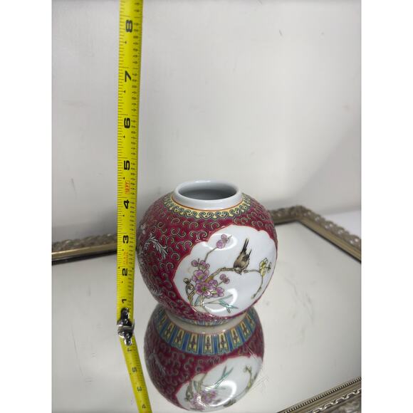 Vintage ginger jar, pink ginger jar with detailed flowers and a bird, Chinese - Picture 5 of 9